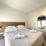 Sandi Hvar Апартаменти *