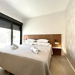 Sandi Hvar * Χβαρ