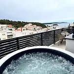 Sandi Hvar
