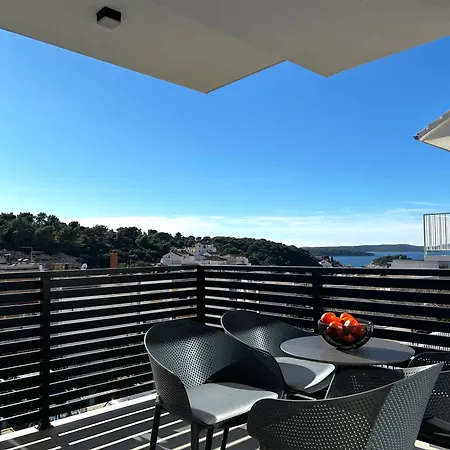 Apartment Sandi Hvar