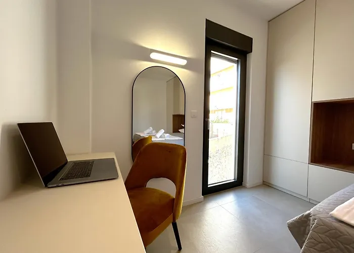 Apartment Sandi Hvar