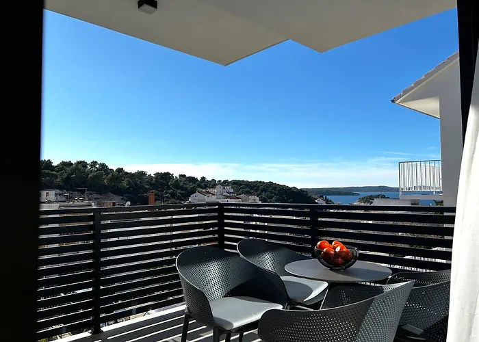 Apartment Sandi Hvar